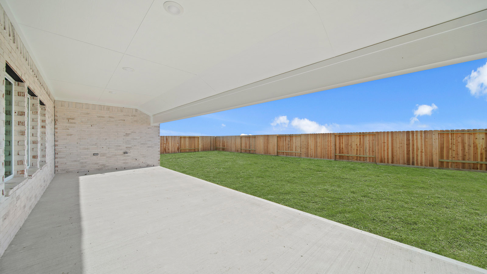 covered patio with overhead lighting