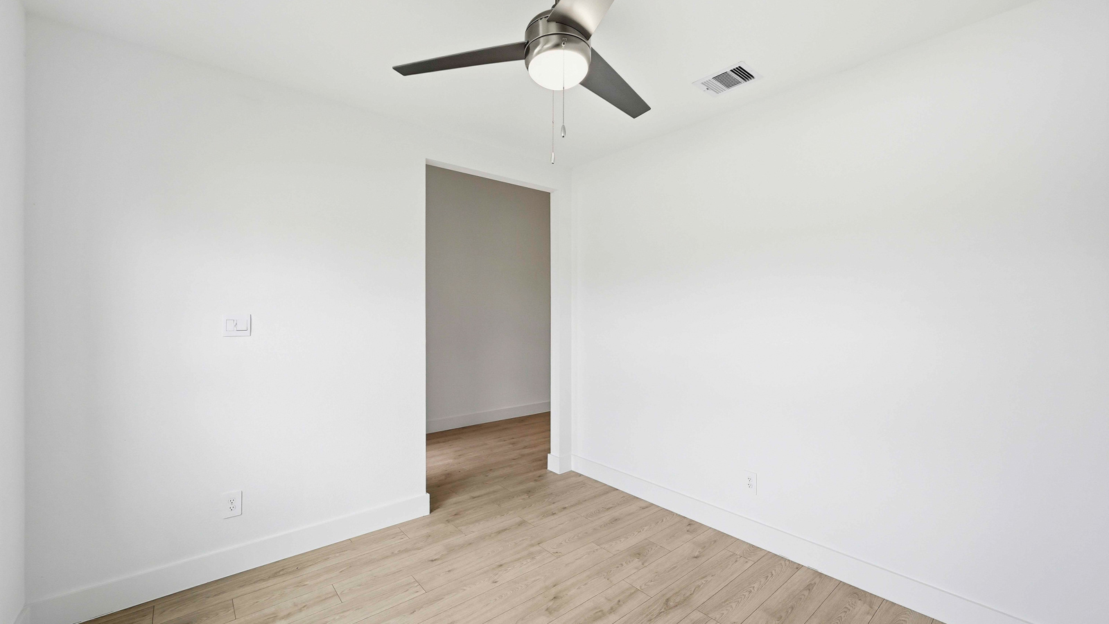 breakfast room with vinyl flooring