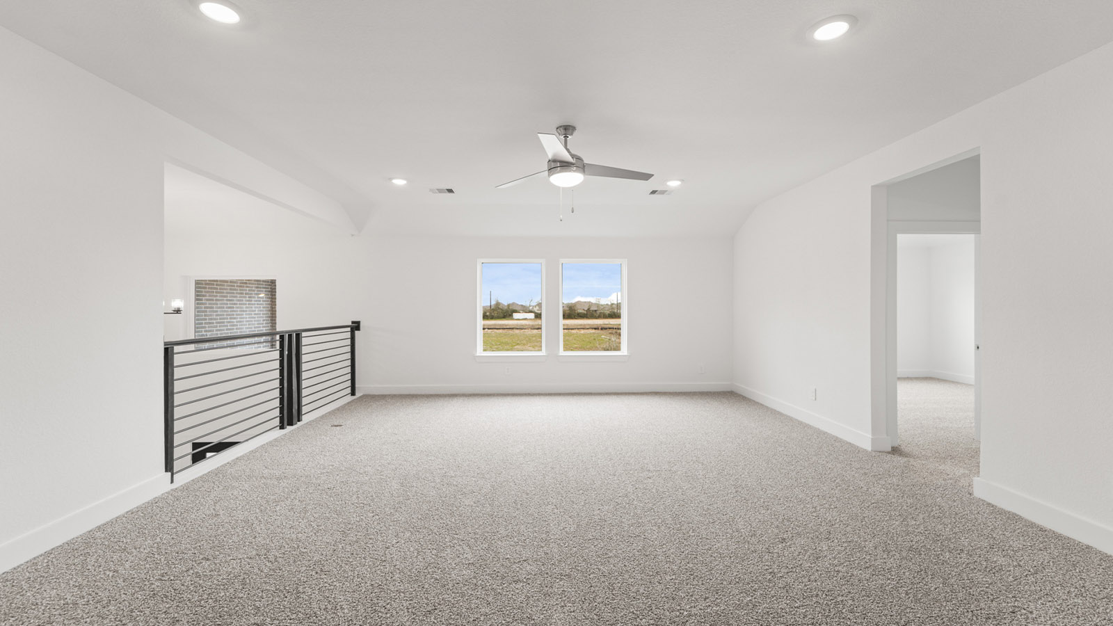 entertainment room with carpet flooring