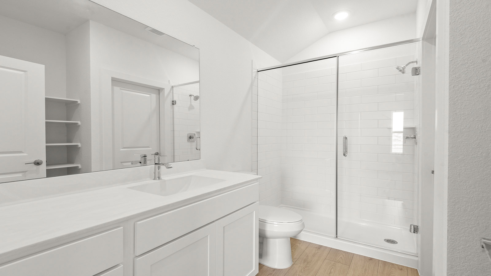 Secondary bathroom with double sinks