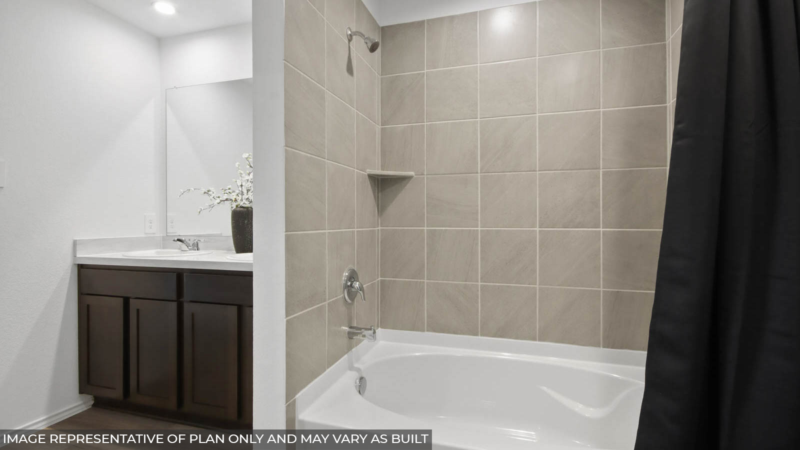 primary bathroom with tub/shower combo