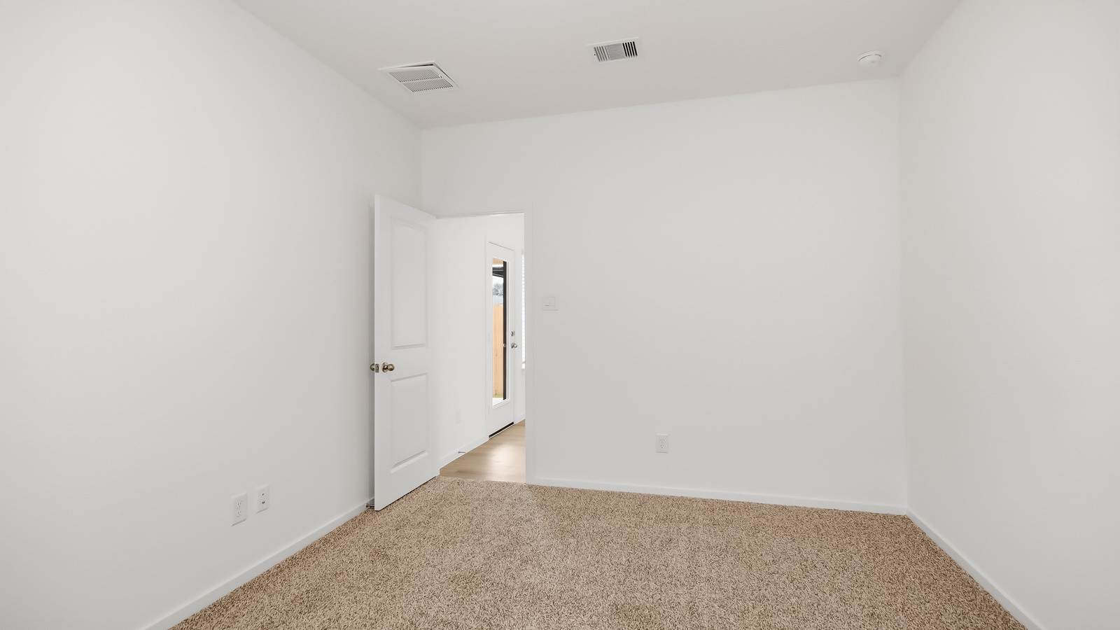 primary bedroom with carpet flooring