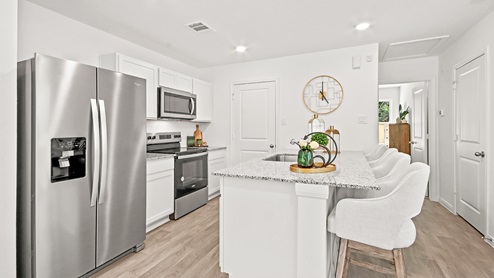 William Trails in Willis, TX Model Home kitchen with granite counter tops and stainless steel appliances