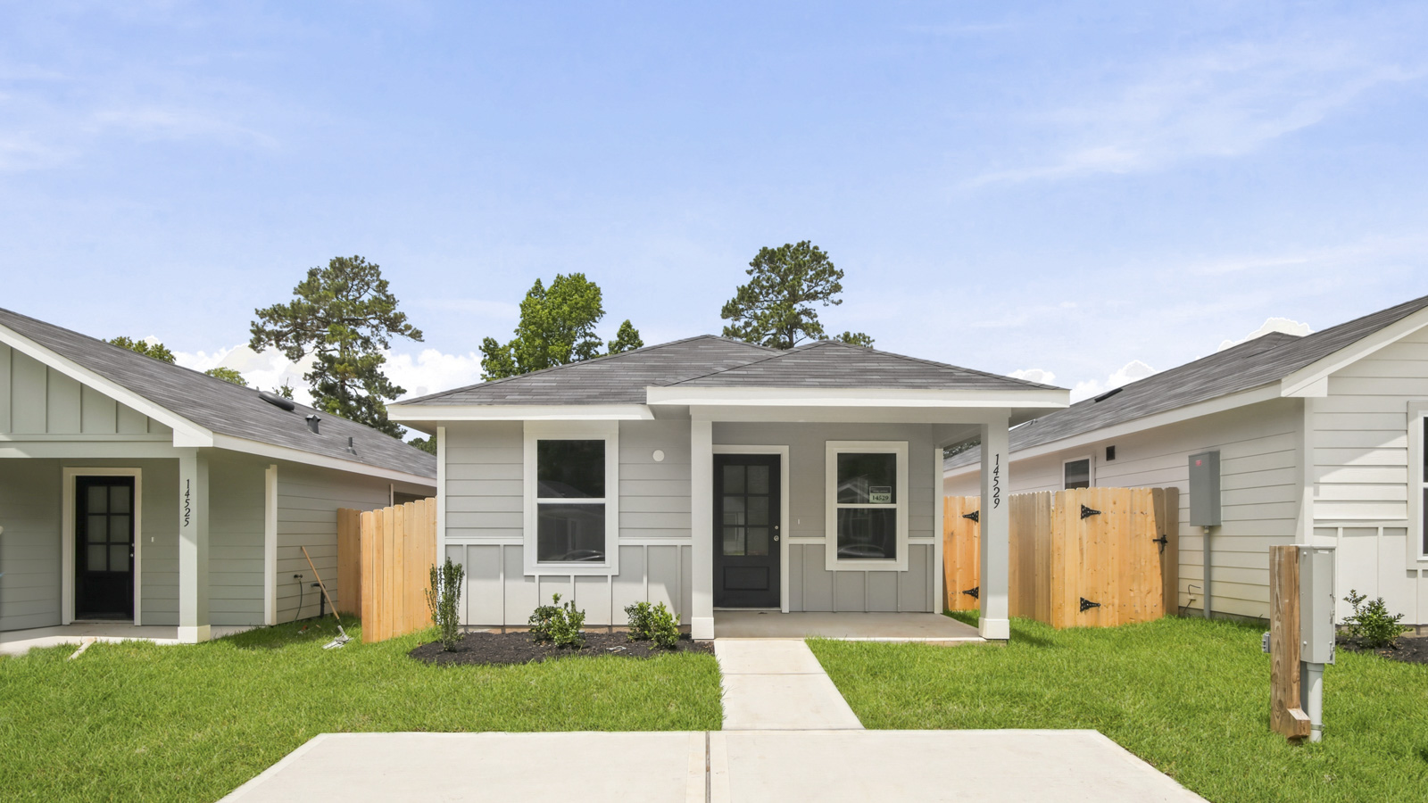 one story home with cozy front porch