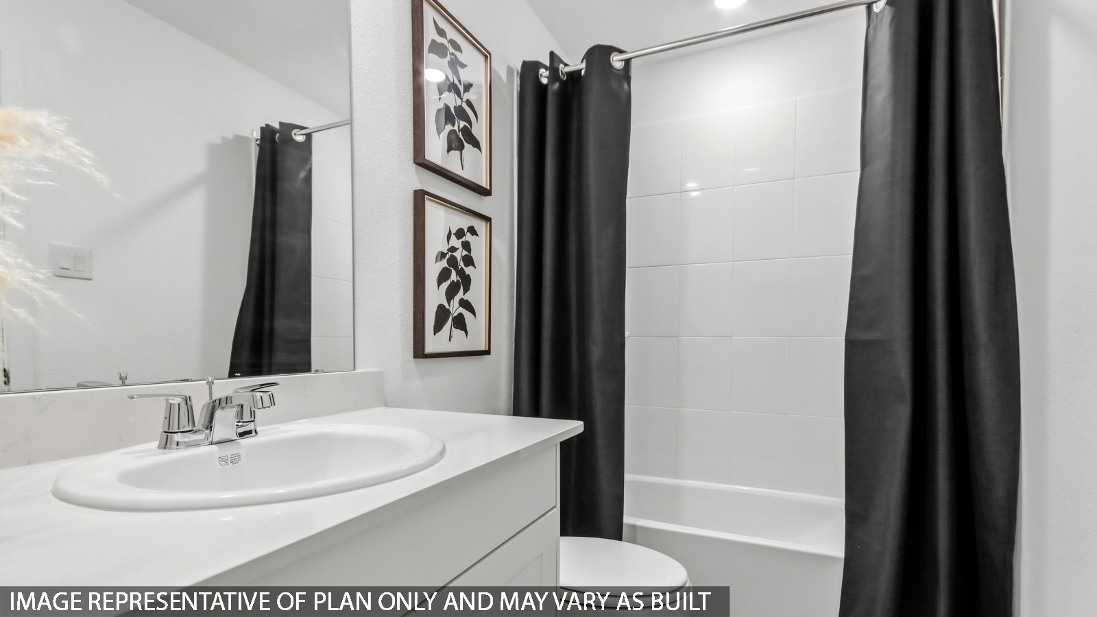 Secondary bathroom with tub/shower combo