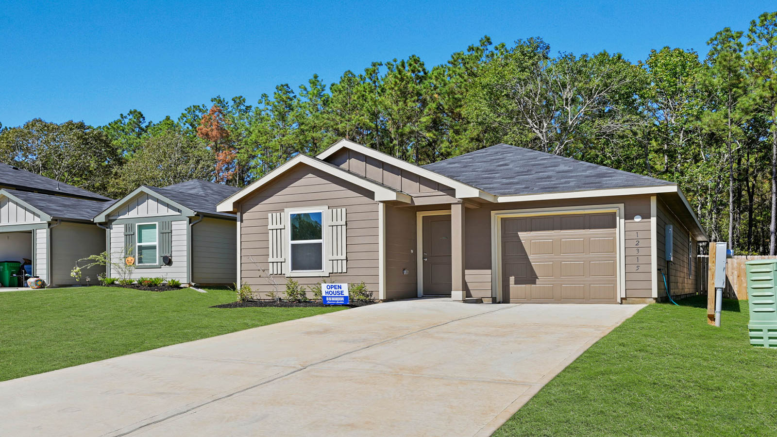 One story home with one car garage