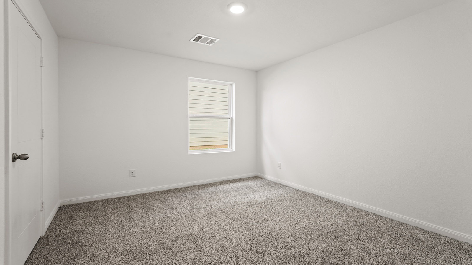 Secondary bedroom with carpet flooring