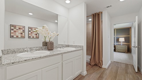 Secondary bathroom with double sinks