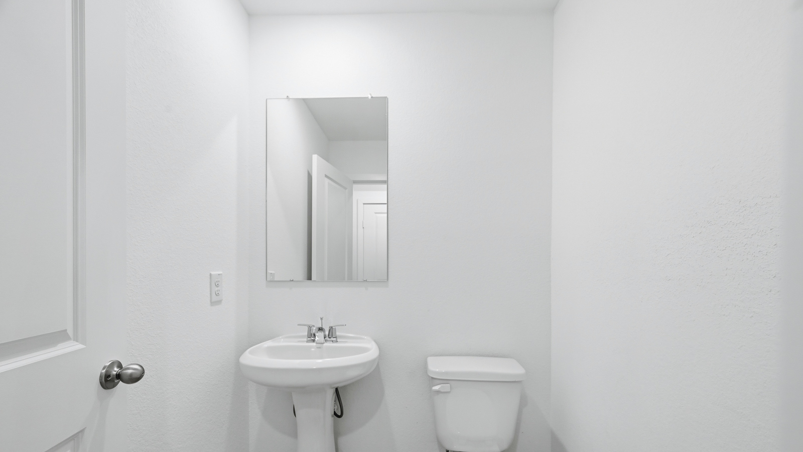 powder bath with pedestal sink