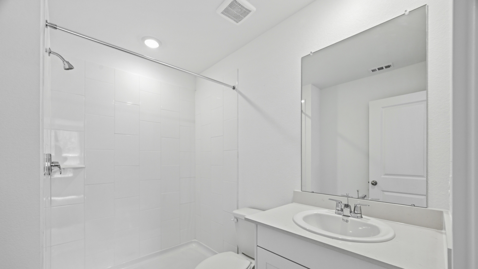 secondary bathroom with tub/shower combo