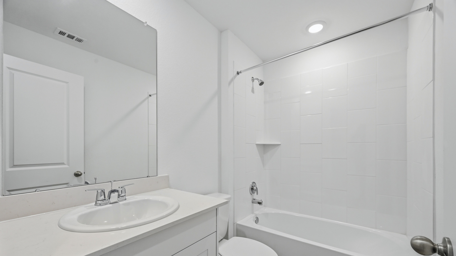 Secondary bathroom with tub/shower combo