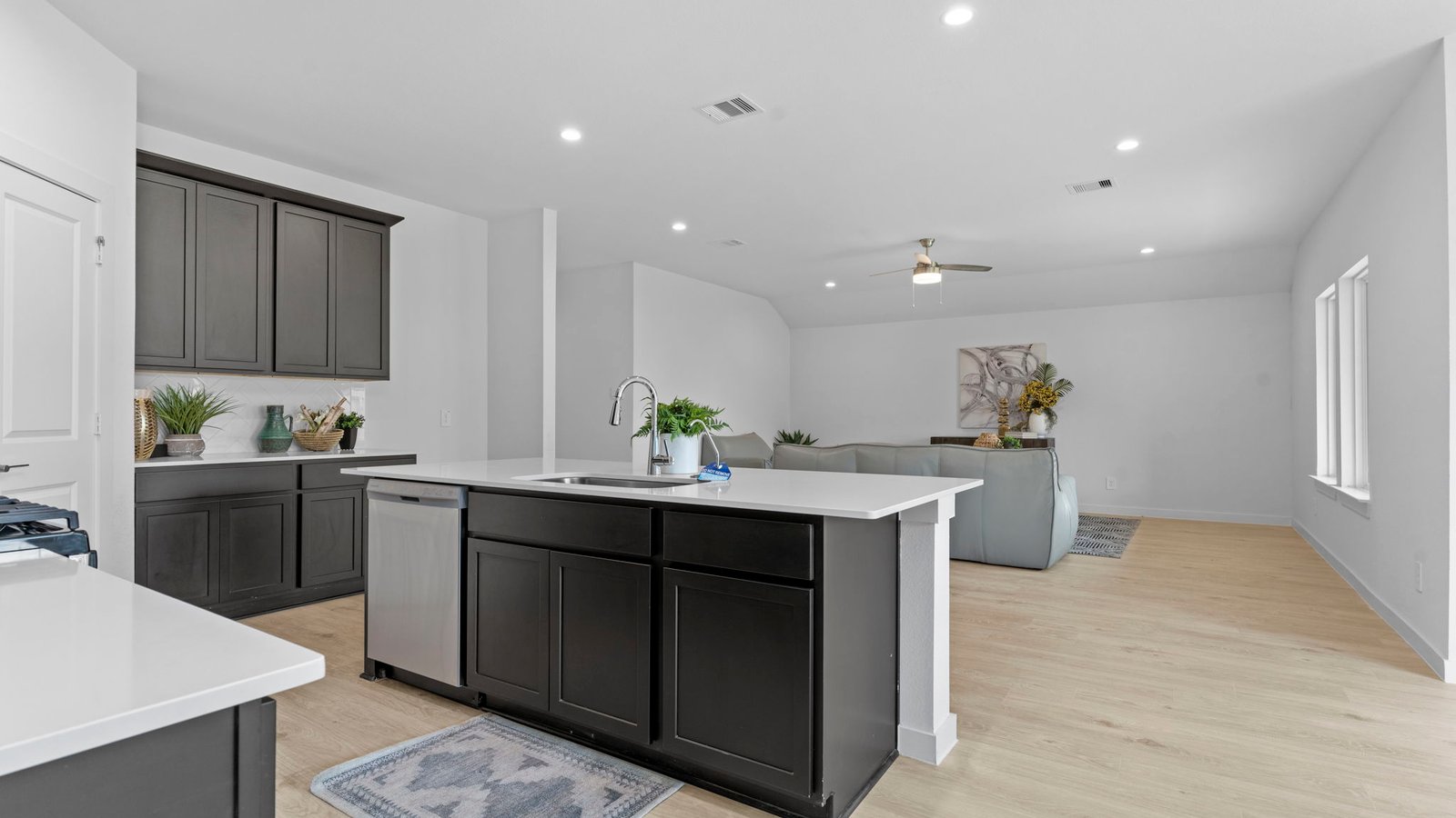 *Images and 3D tour are for illustration only and options may vary from home as built.