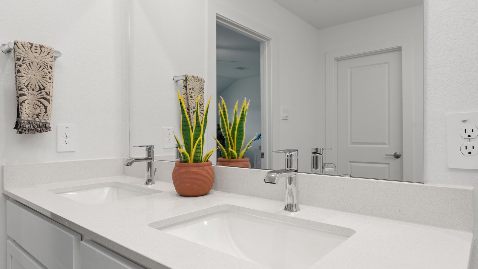 *Images and 3D tour are for illustration only and options may vary from home as built.