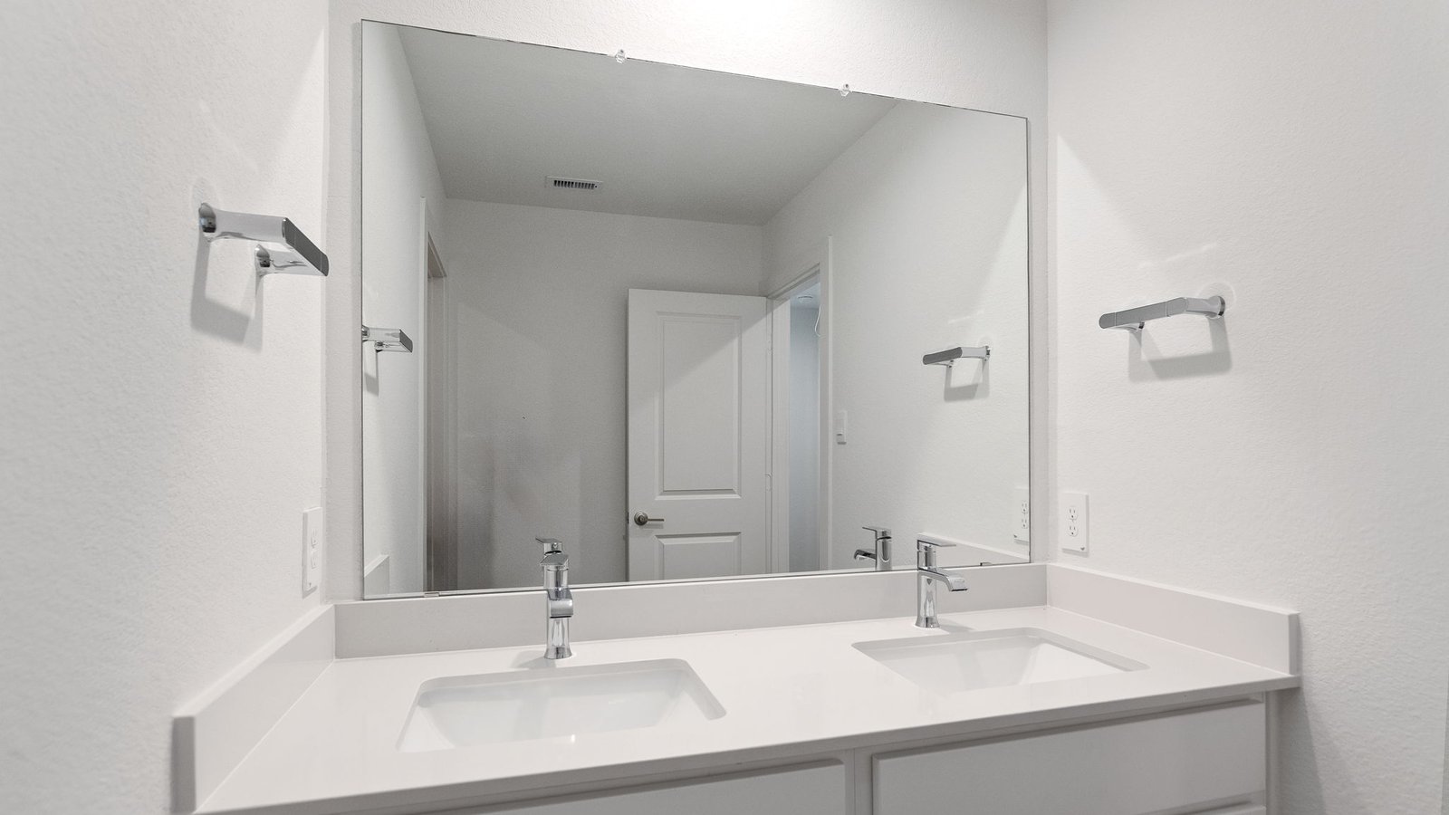 *Images and 3D tour are for illustration only and options may vary from home as built.