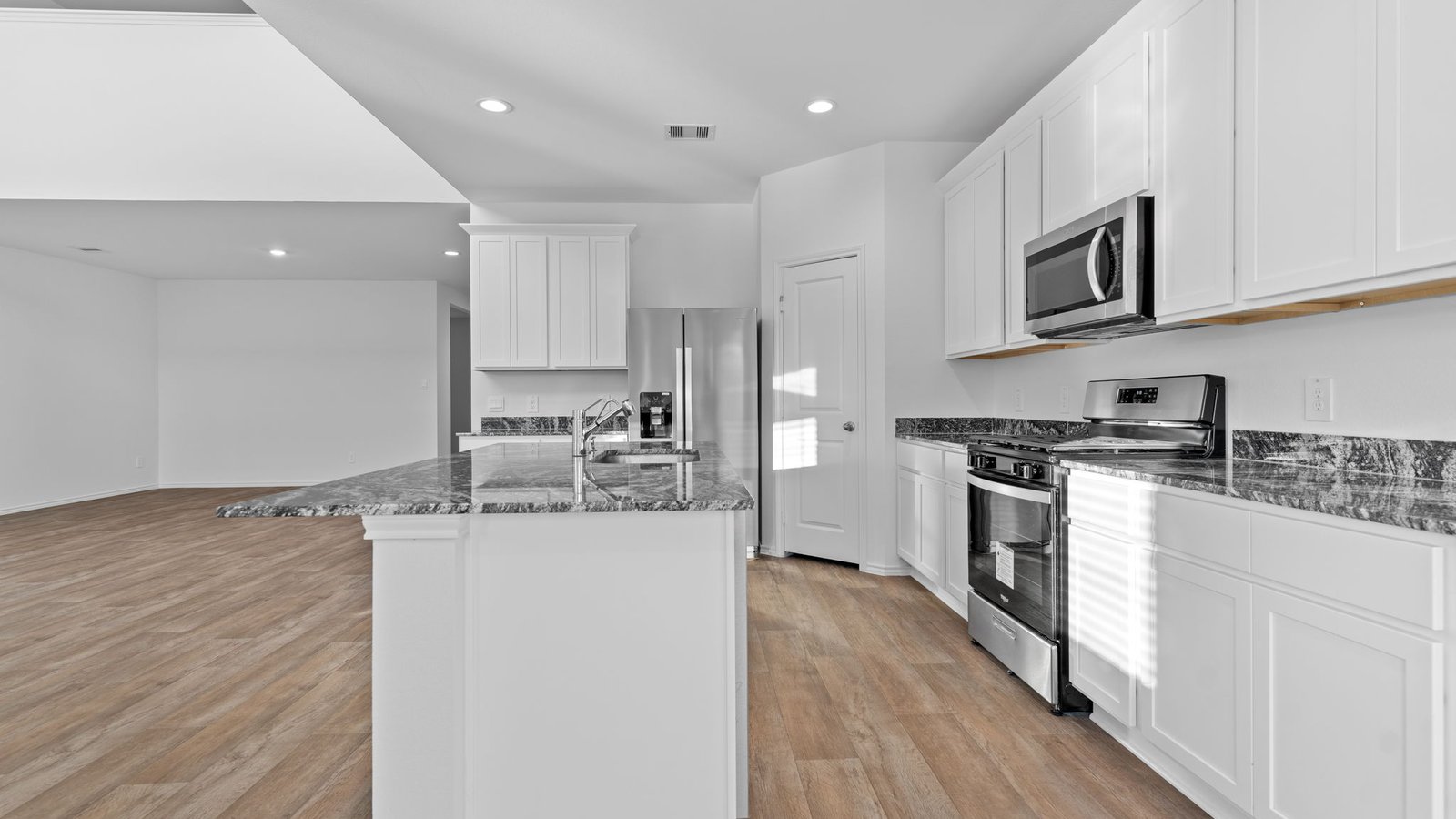 *Images and 3D tour are for illustration only and options may vary from home as built.