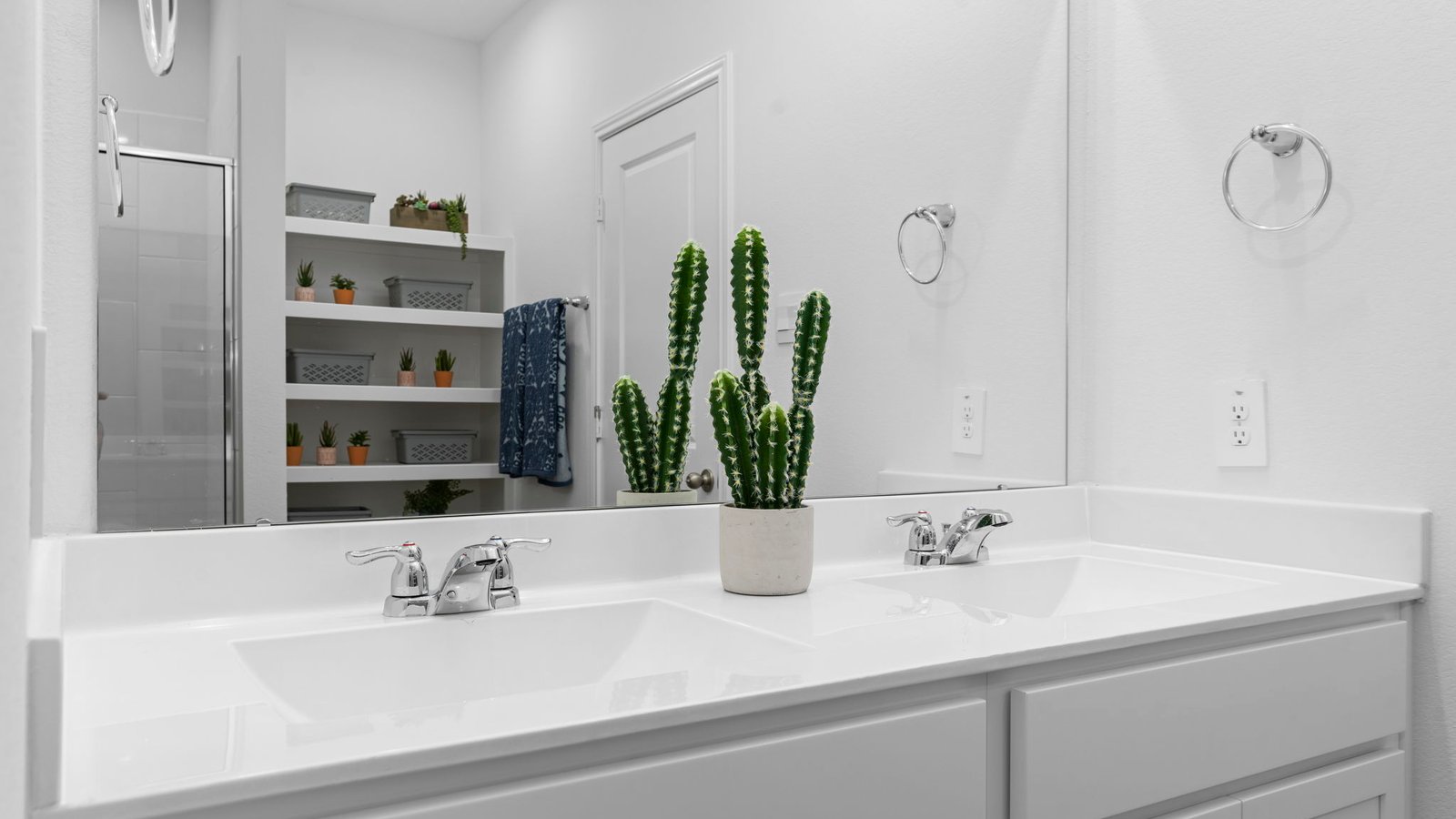 dual sink primary bathroom