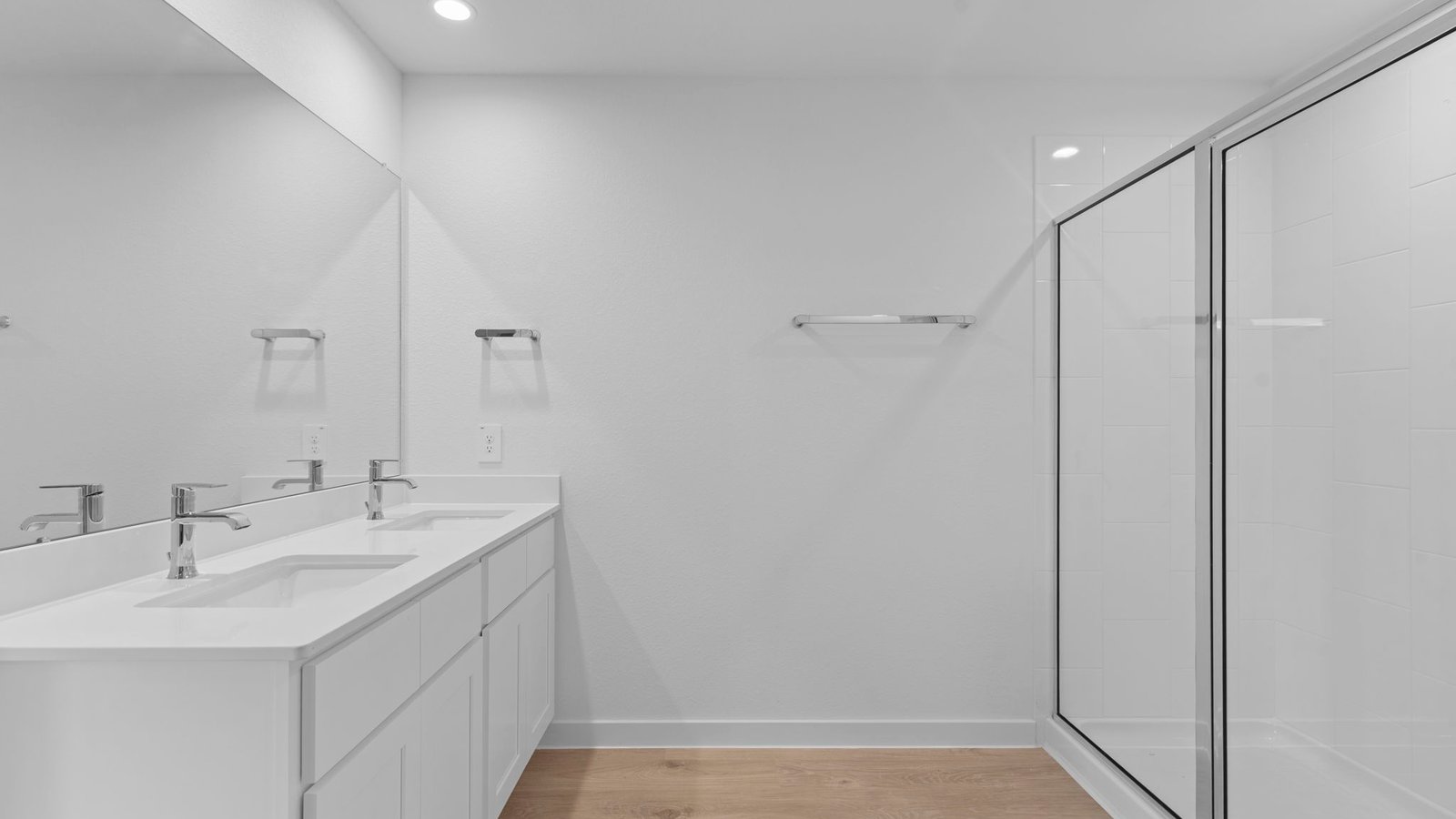 dual sink primary bathroom