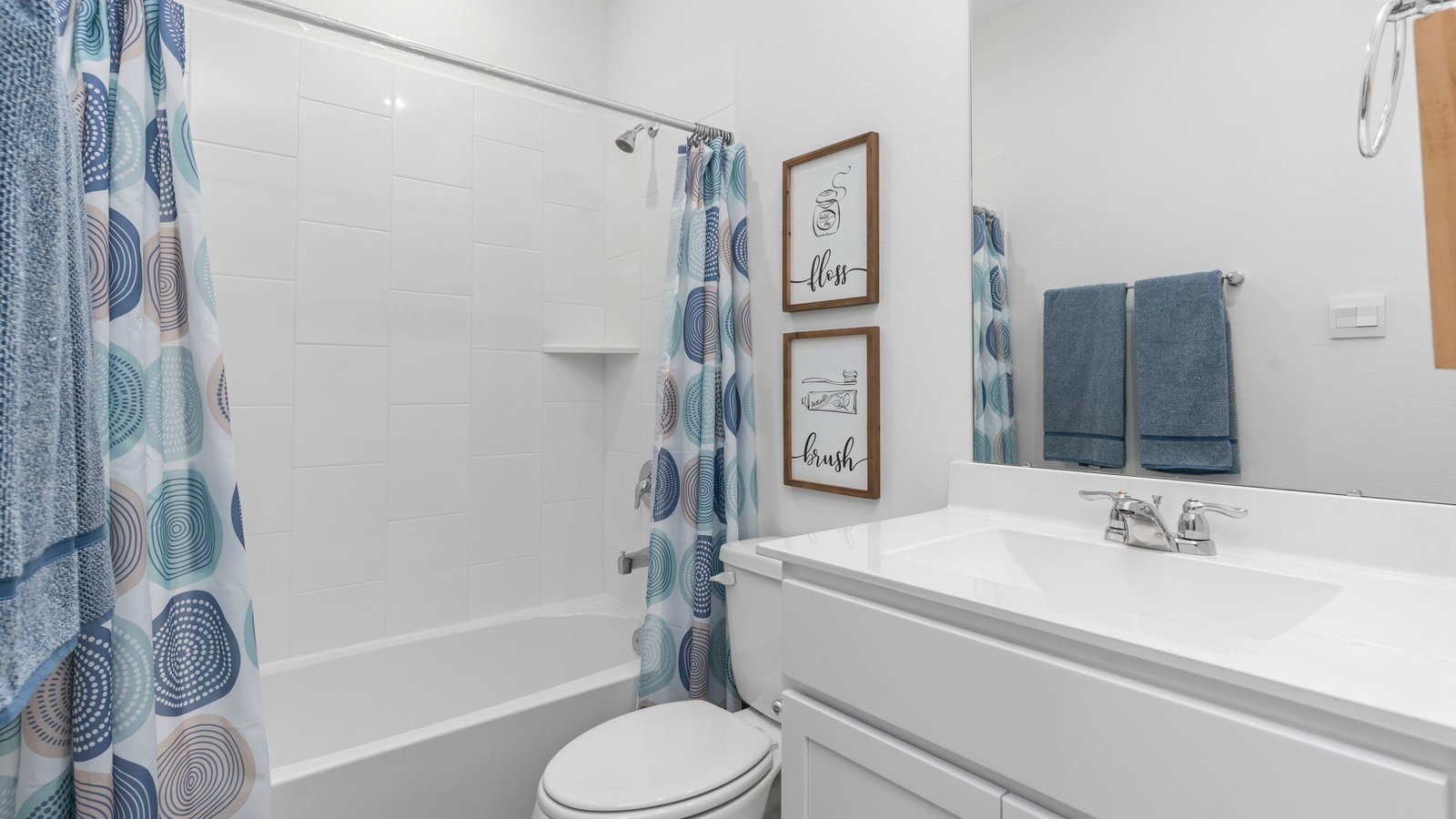 Guest bathroom located between guest bedrooms