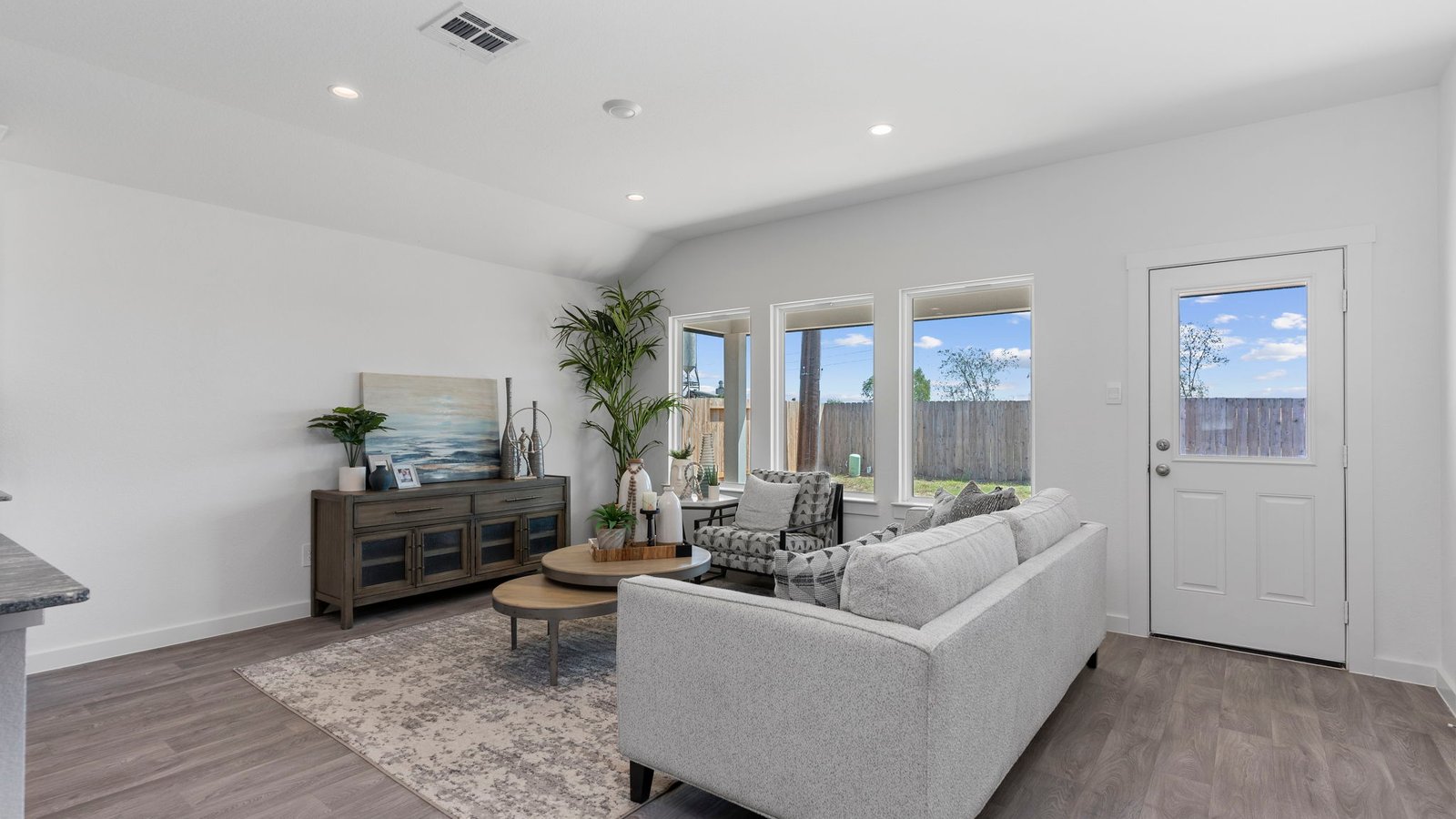 *Images and 3D tour are for illustration only and options may vary from home as built.