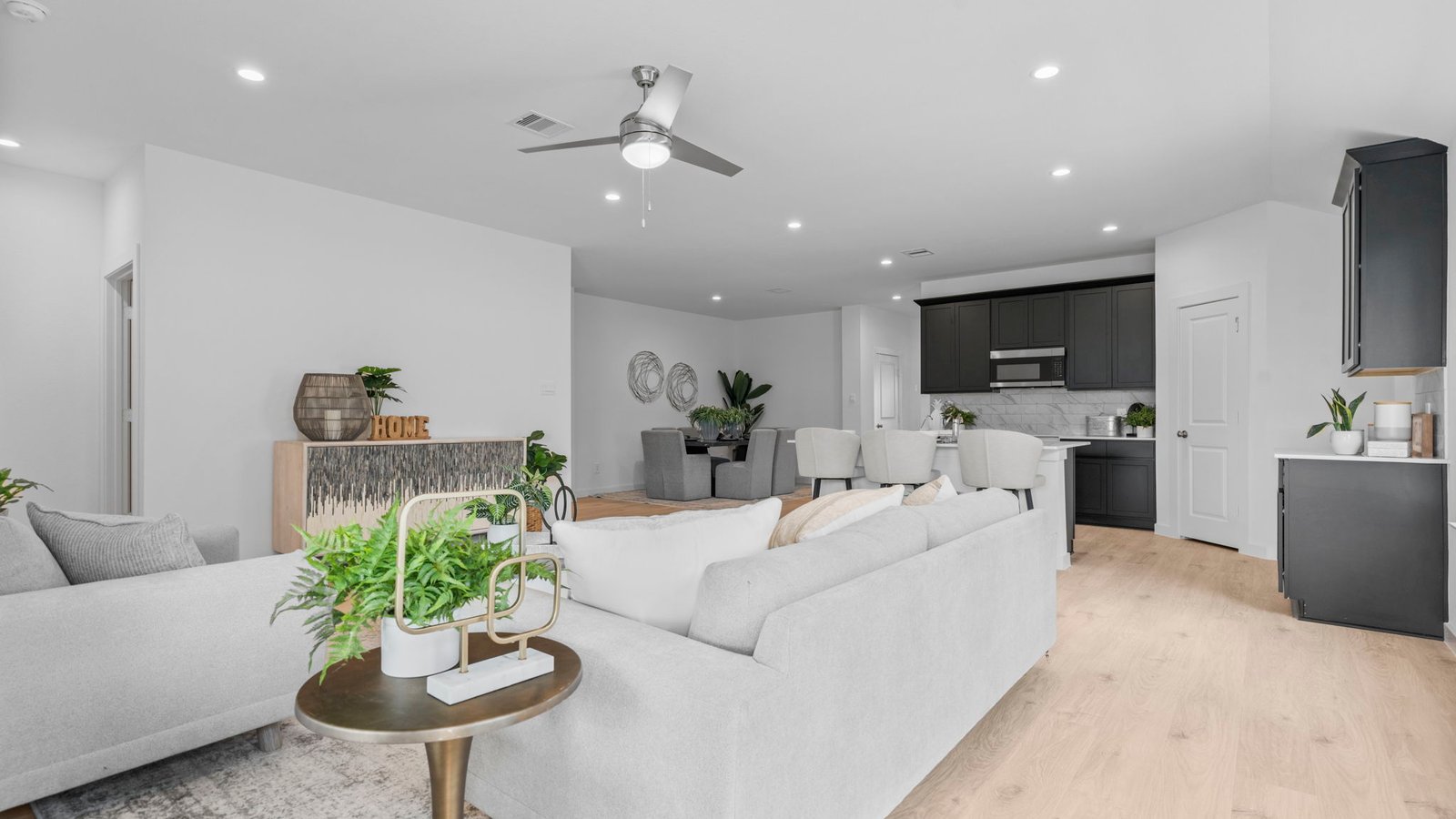 *Images and 3D tour are for illustration only and options may vary from home as built.