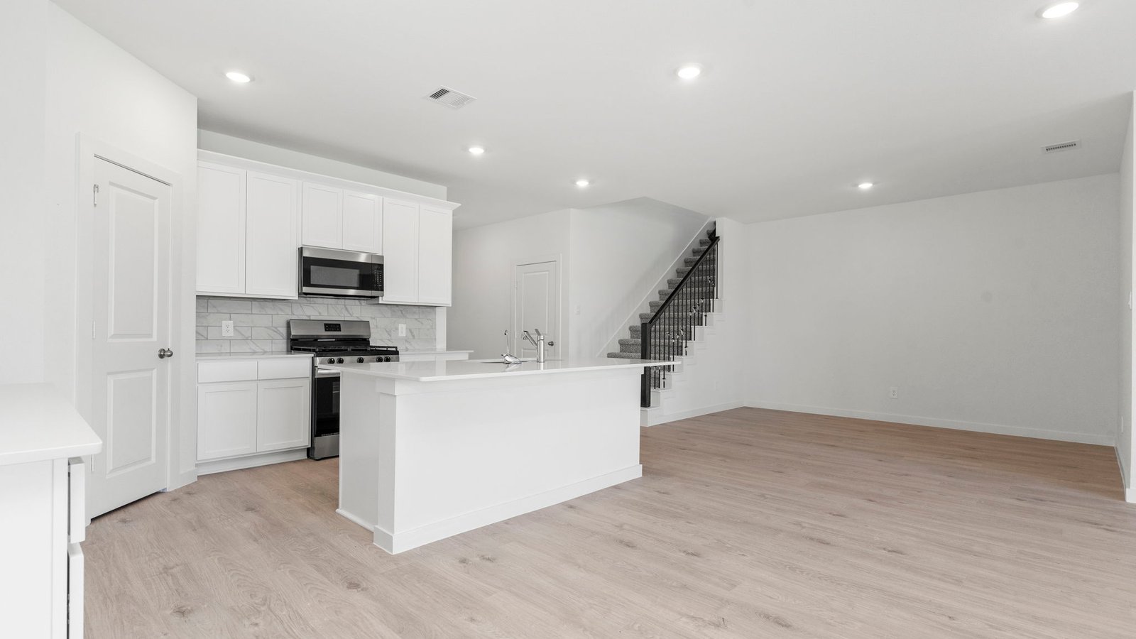 *Images and 3D tour are for illustration only and options may vary from home as built.