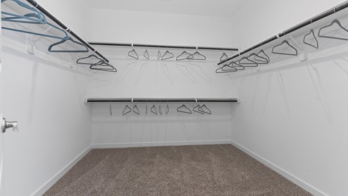 chloe primary closet