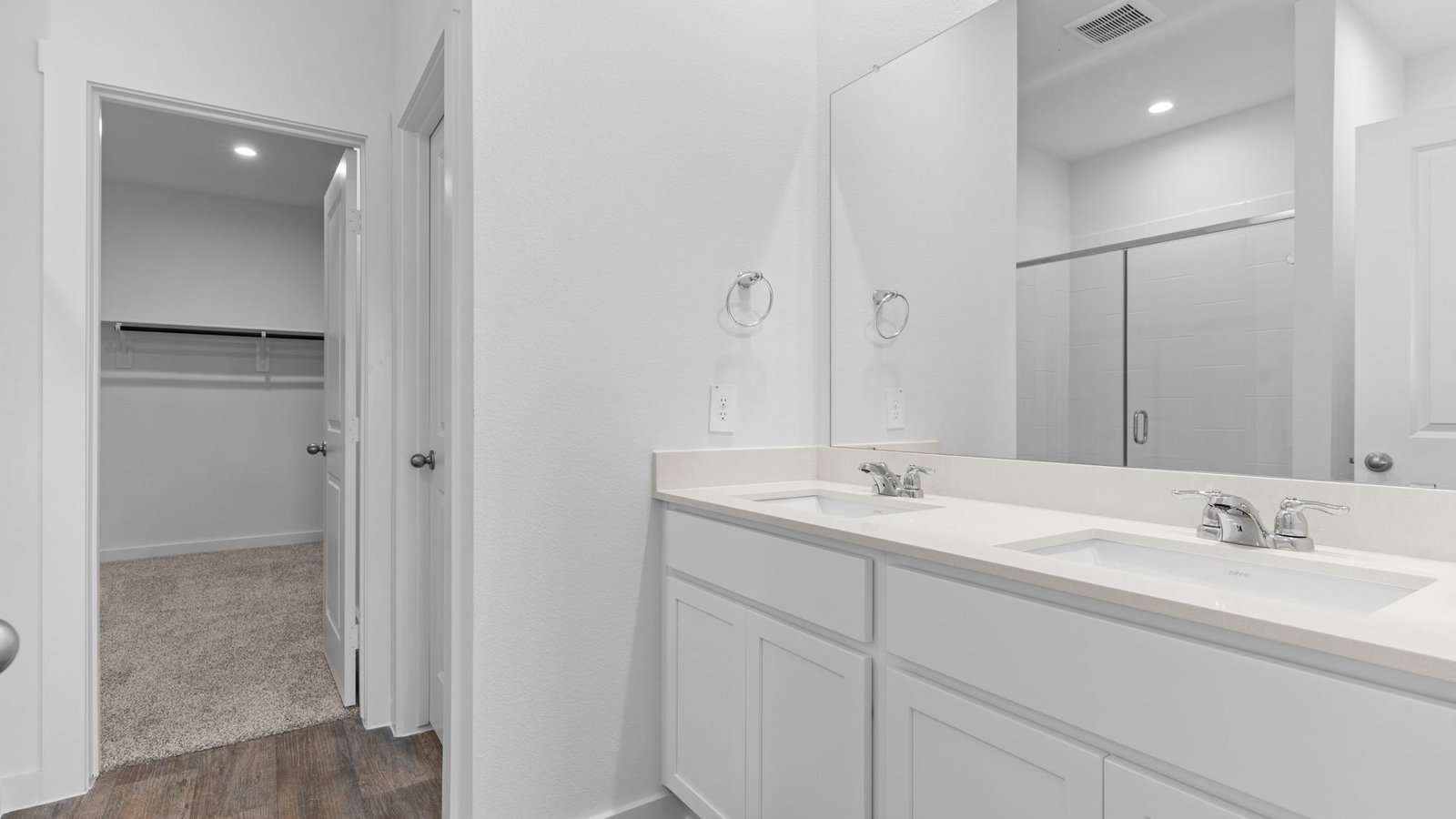 dual sink primary bathroom