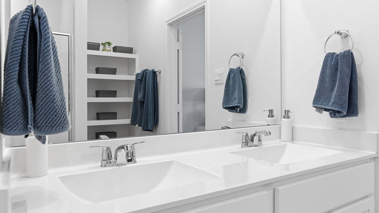 dual sink primary bathroom