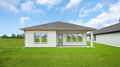 exterior with oversized lot