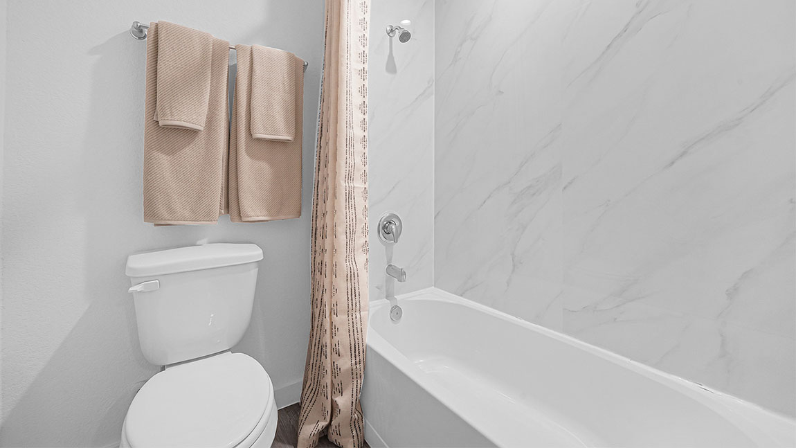 Guest bathroom located between guest bedrooms