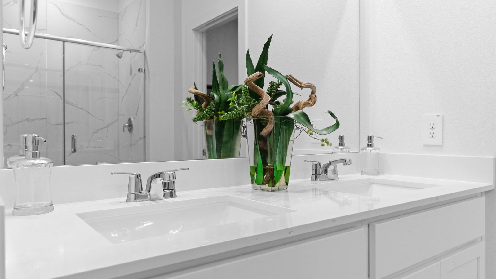 dual sink primary bathroom