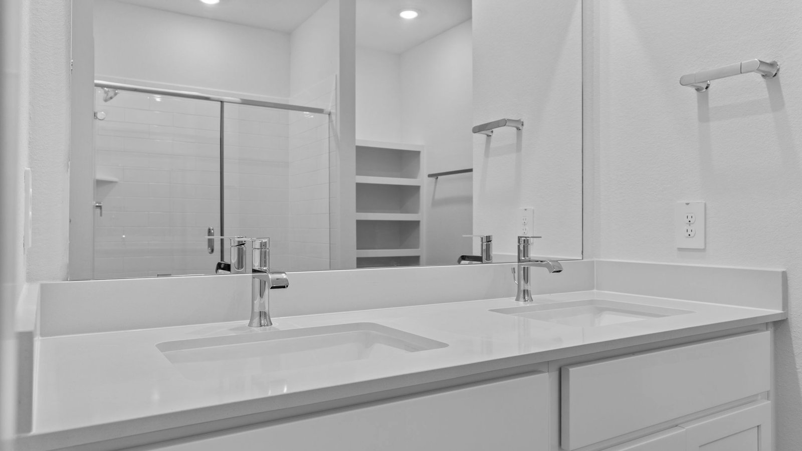 dual sink primary bathroom