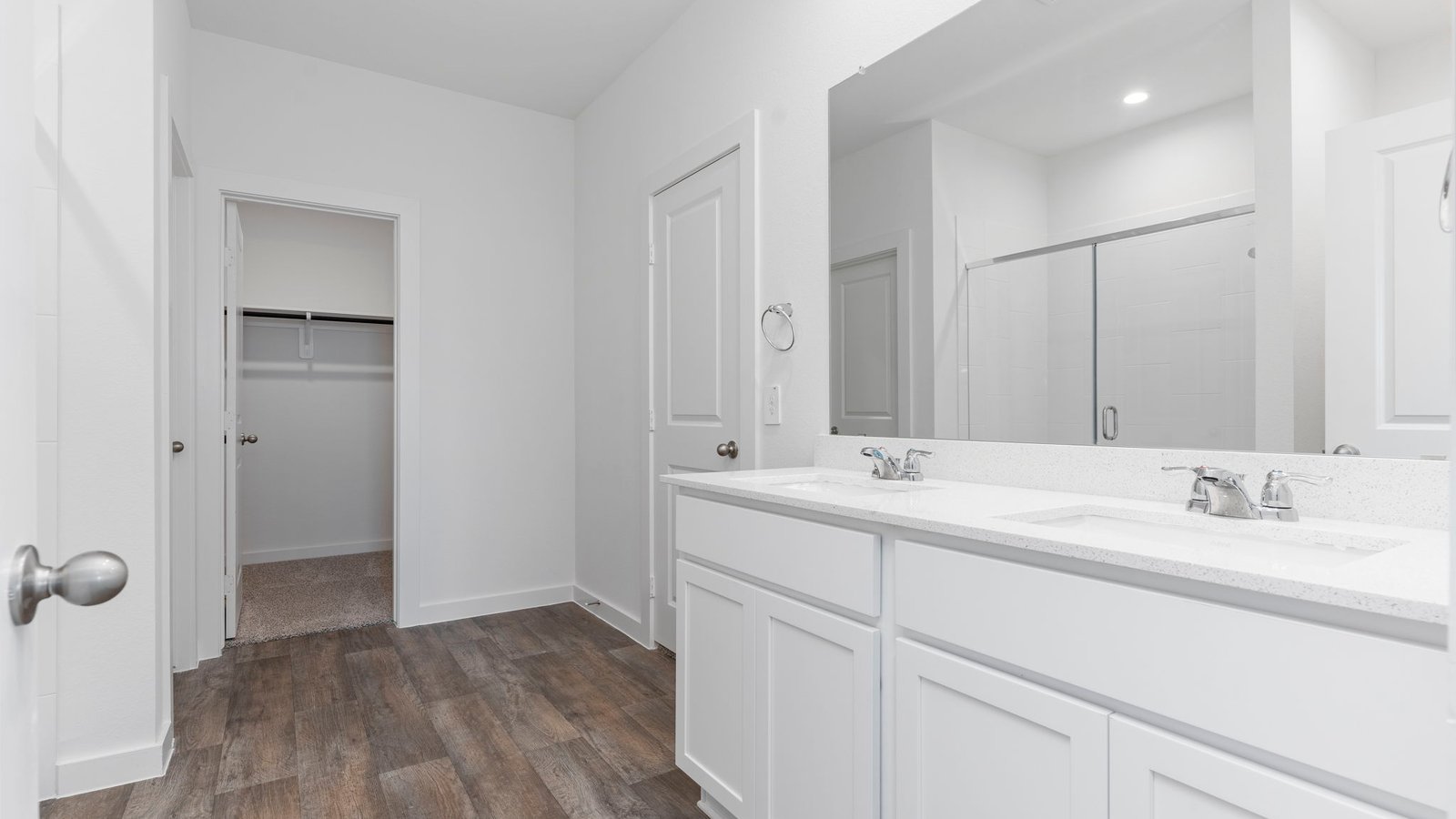 dual sink primary bathroom