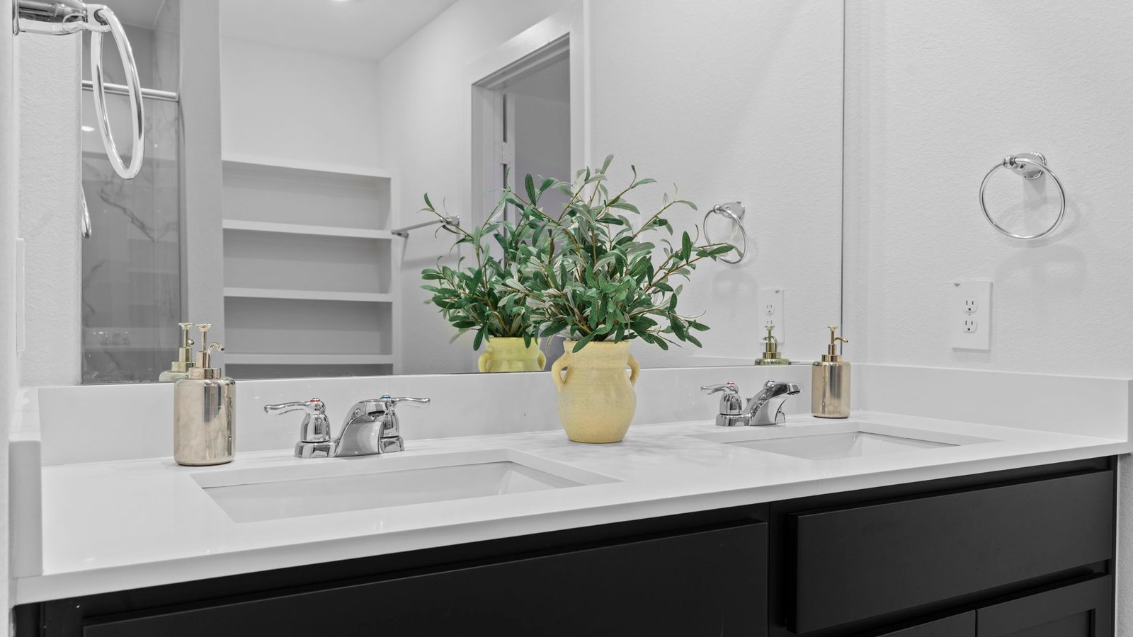 dual sinks primary bathroom