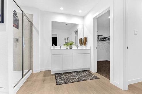 Gaven model primary bathroom