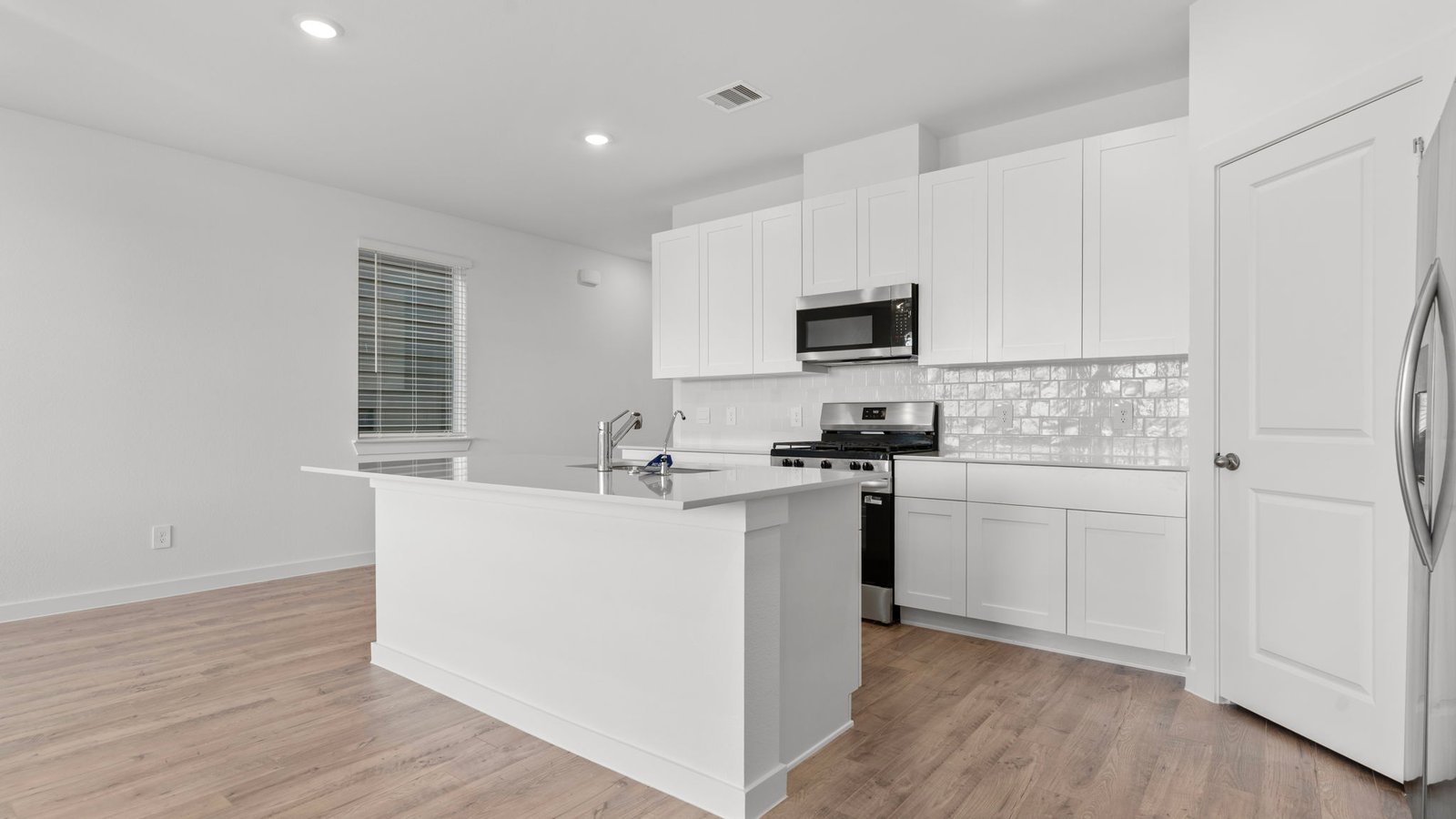 *Images and 3D tour are for illustration only and options may vary from home as built.