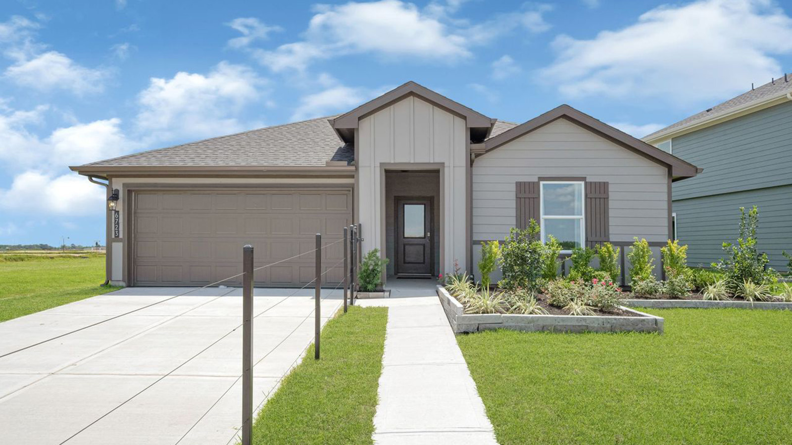Single story model home in Holly Ridge new home community