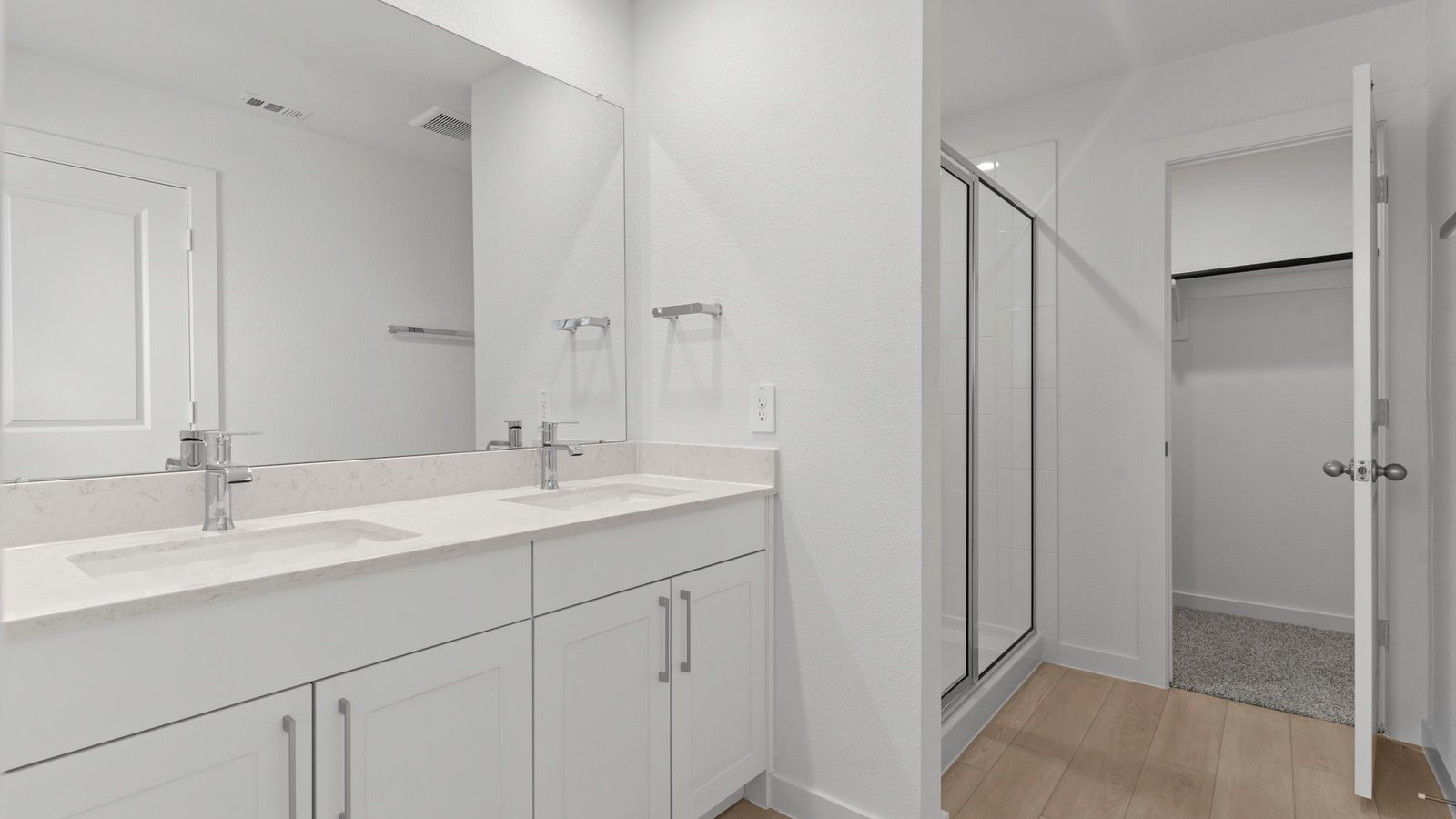 dual sink primary bathroom