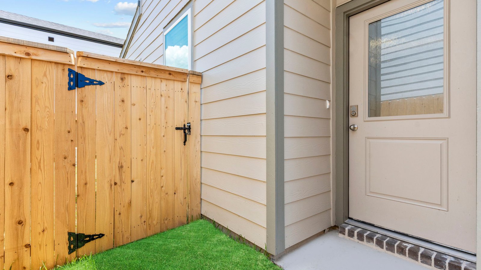 honeysuckle entrance