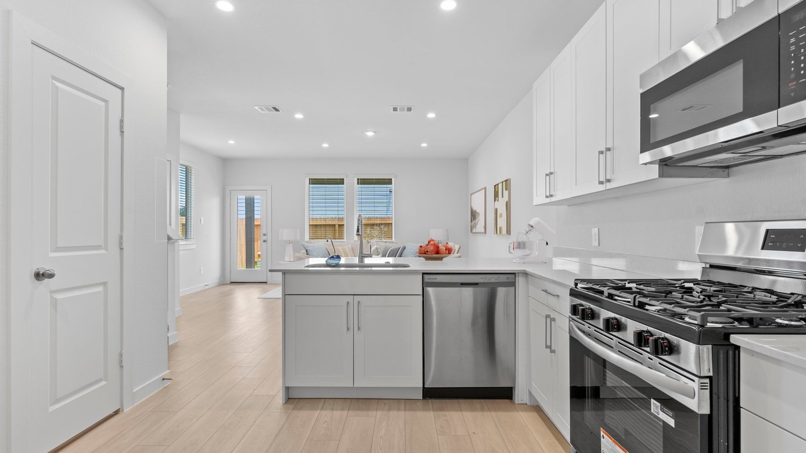 sleek style kitchen cabinets