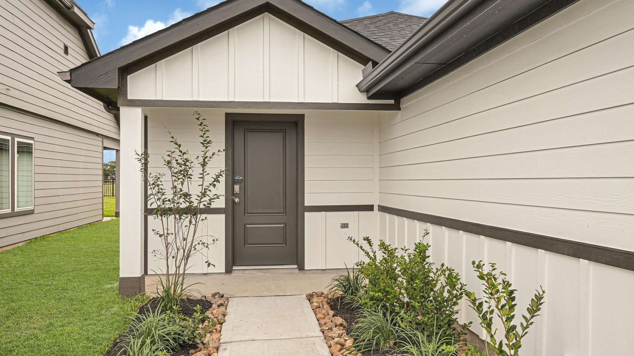 2510 Cedar Ridge Drive exterior