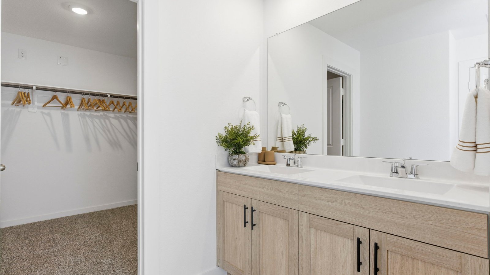 dual sink primary bathroom