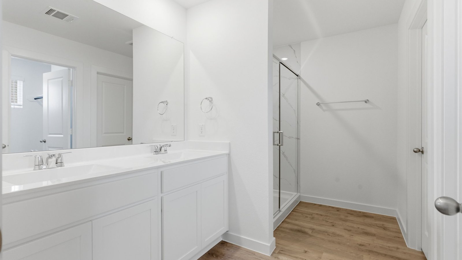 dual sinks primary bathroom