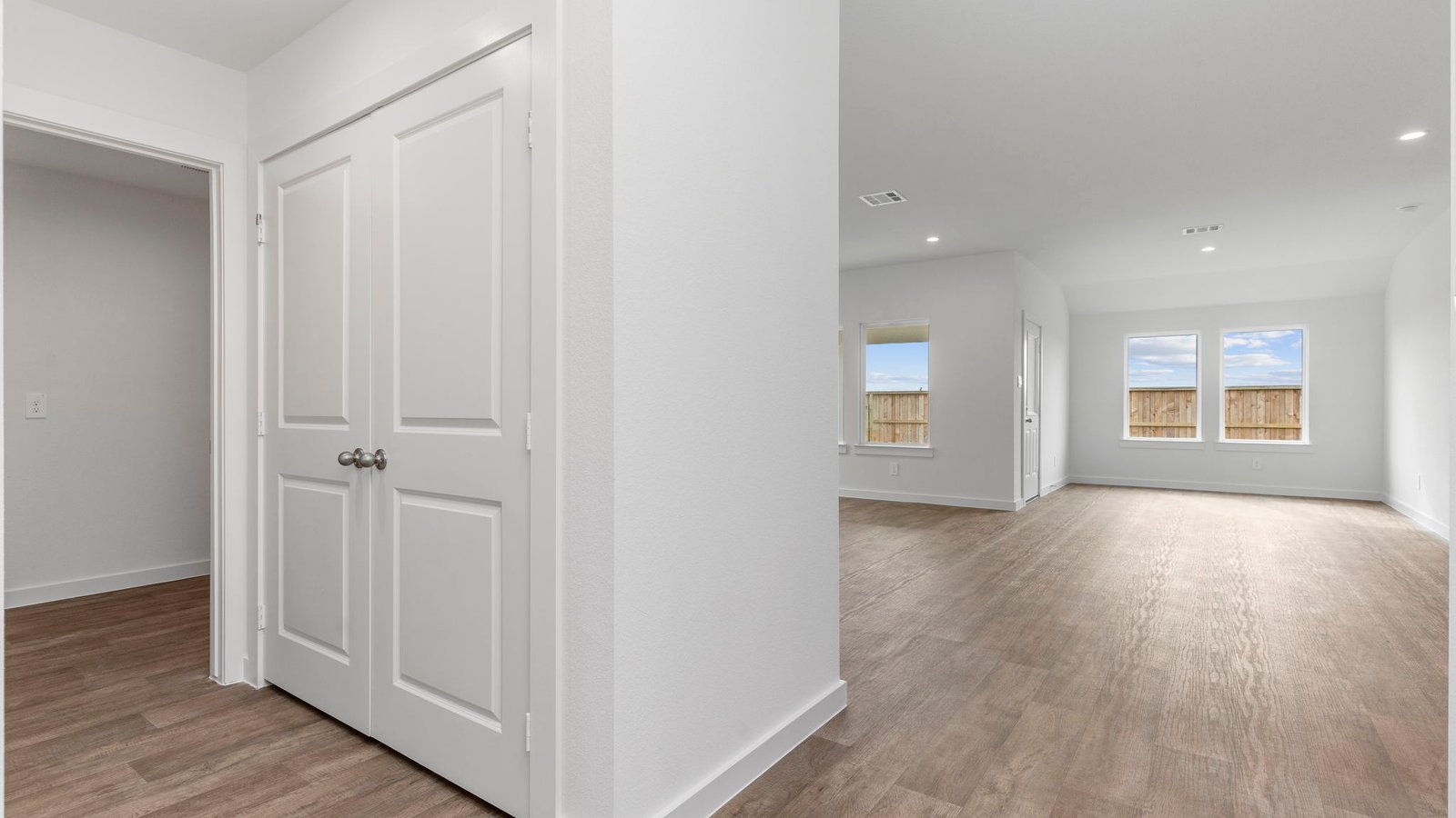 foyer access to laundry room