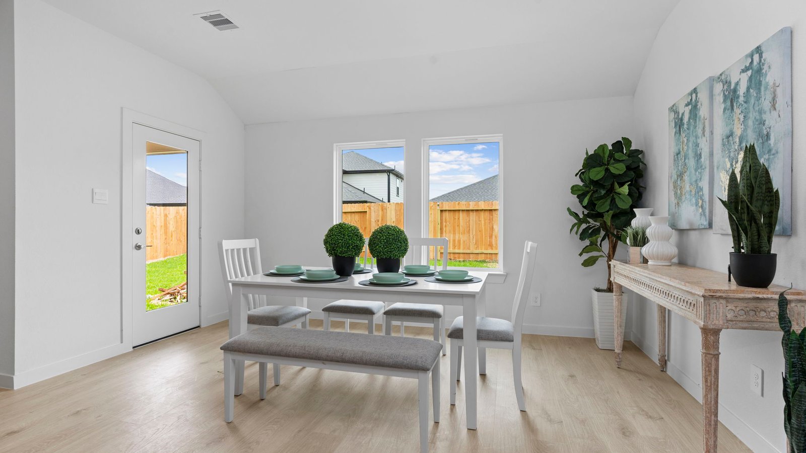 Cozy dining nook space to the side of the kitchen overlooking backyard