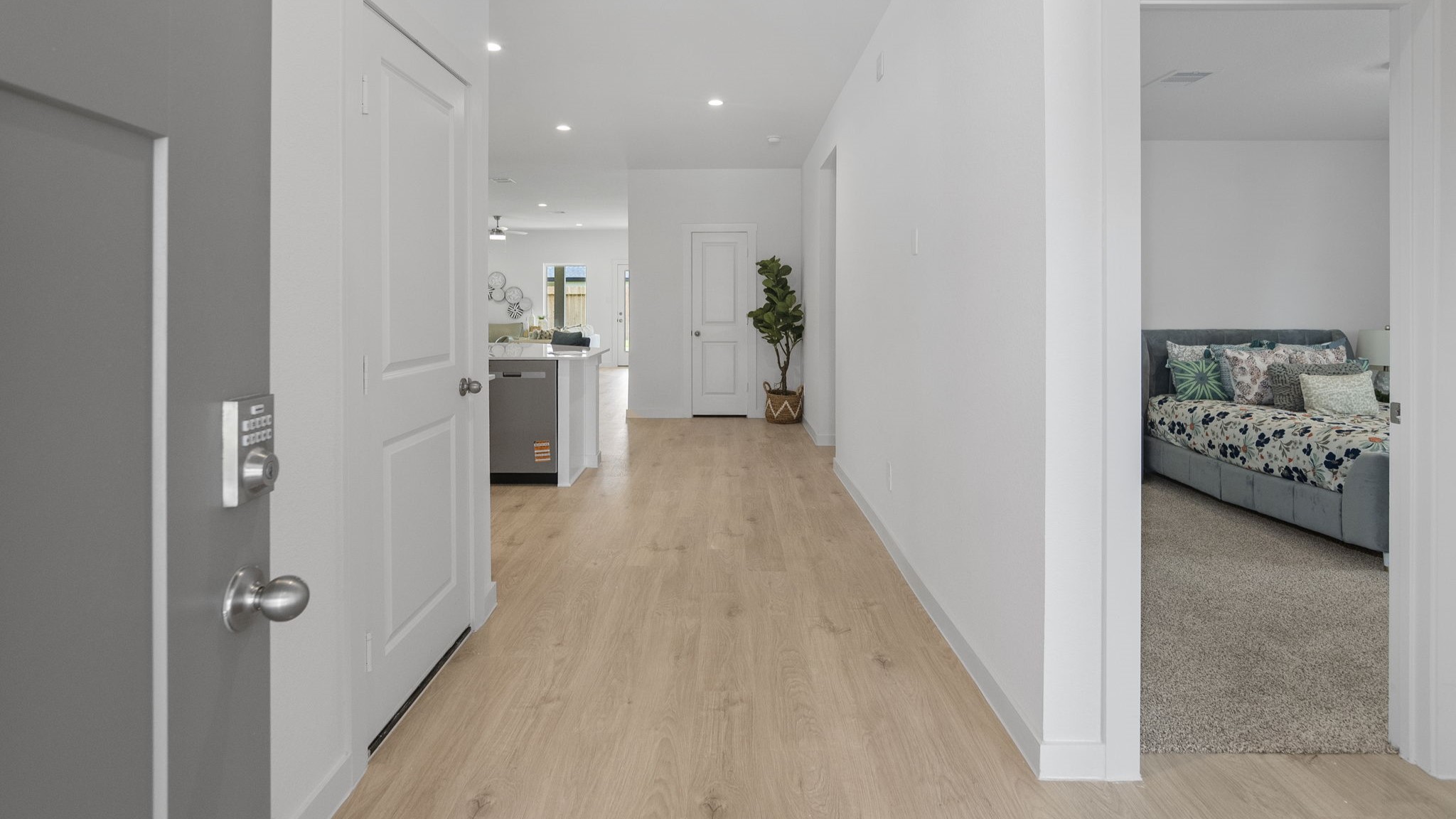 Spacious front foyer and entryway space