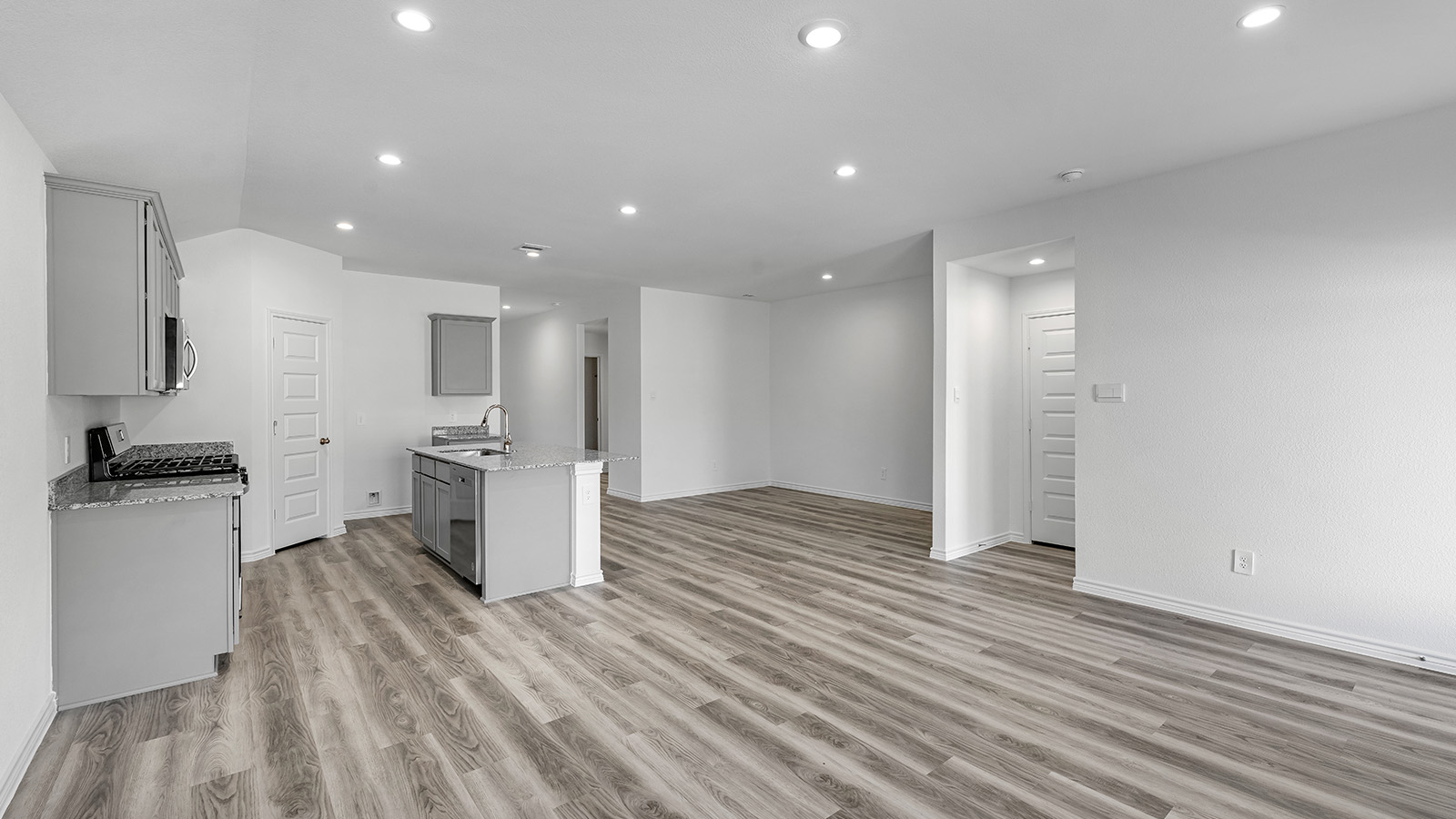 Harris dining room open concept with view of kitchen and livingroom.