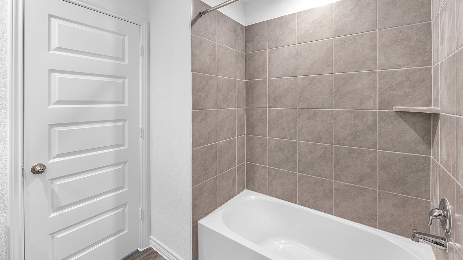 Harris secondary bathroom with shower/tub combo.