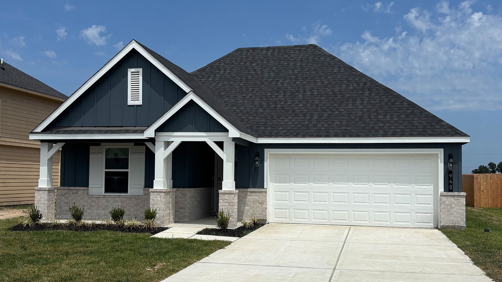940 Elliott Dr exterior