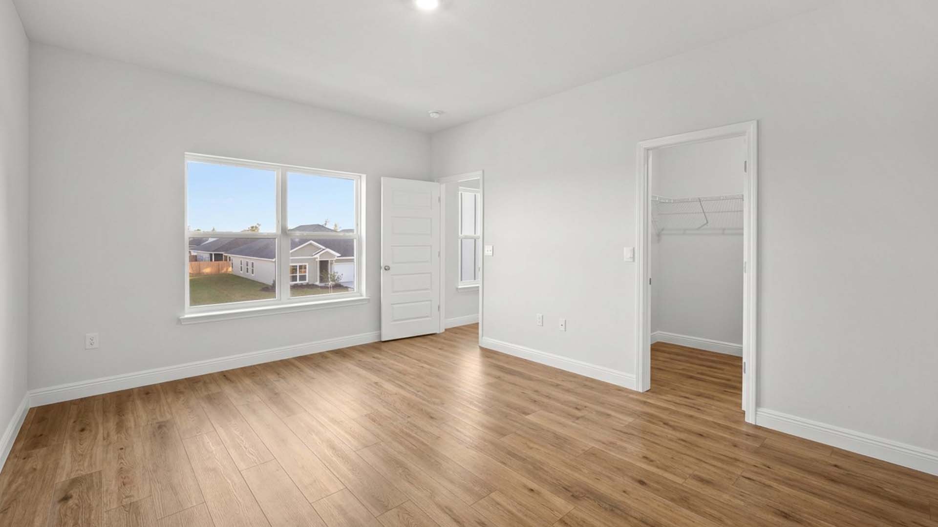 Two guest bedrooms share a full bathroom